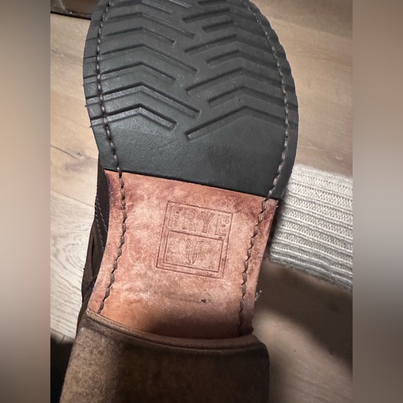 Frye Veronica Boot in brown distressed leather - Picture 4 of 8